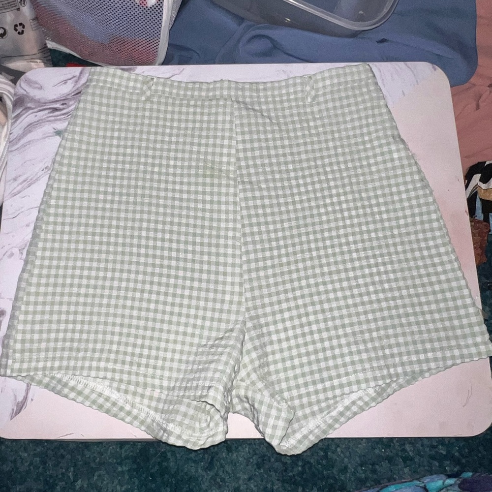 Boutique high waisted zip up checkered shorts